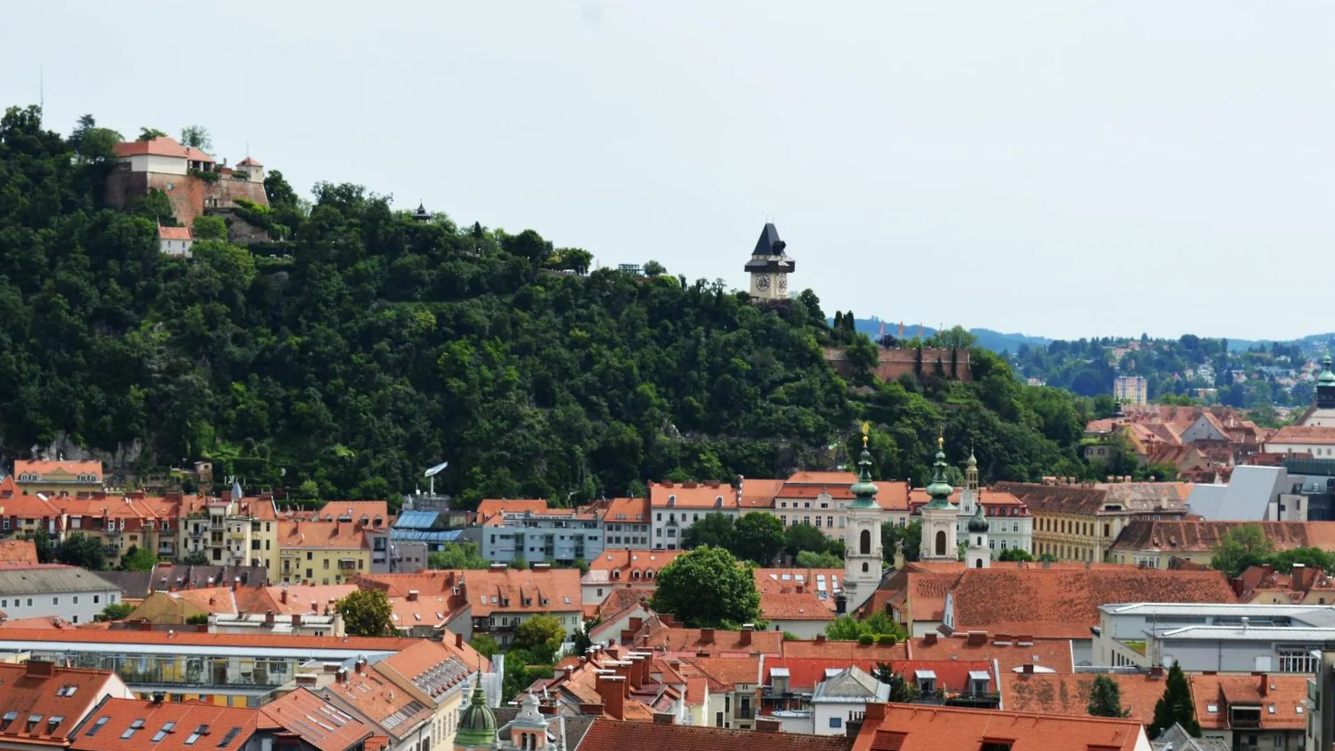 Zentrales Park-Side Apartment - 2Br - Free Parking - 2 Balkone Graz