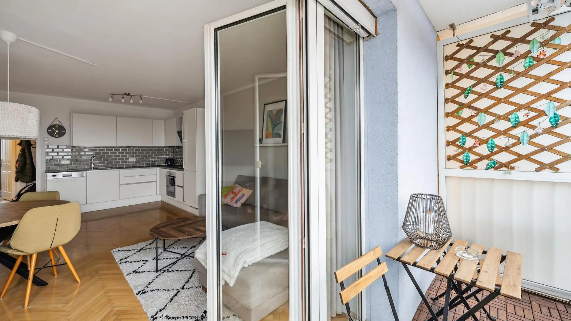 Zentrales Park-Side Apartment - 2Br - Free Parking - 2 Balkone Graz 0*,  Austria