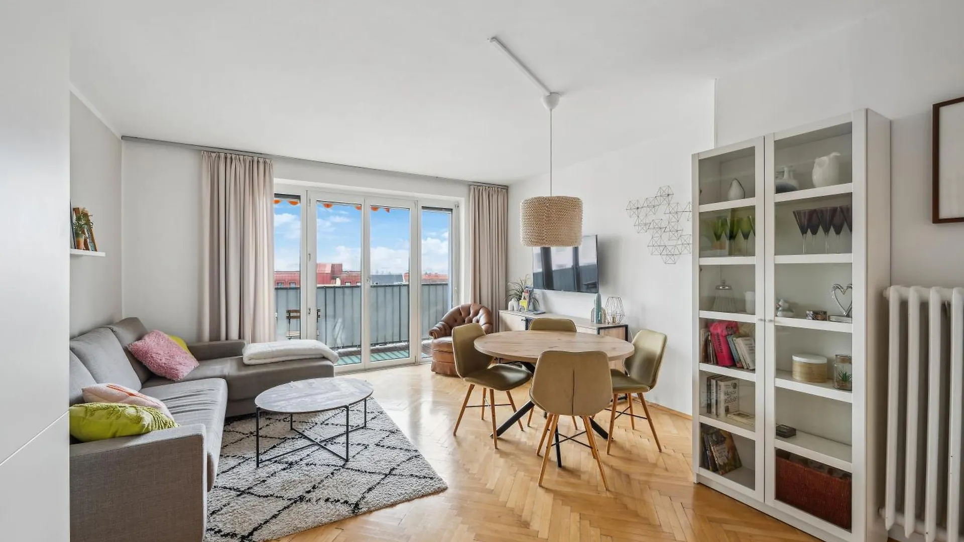 Zentrales Park-Side Apartment - 2Br - Free Parking - 2 Balkone Graz