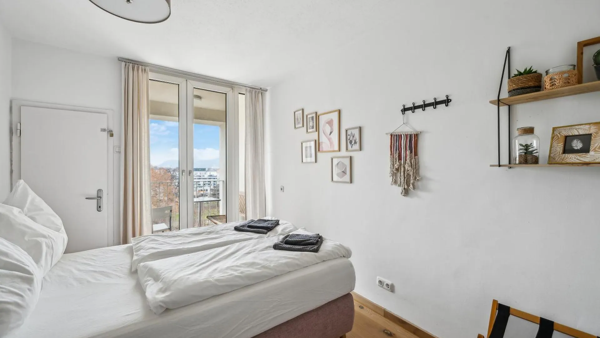 Zentrales Park-Side Apartment - 2Br - Free Parking - 2 Balkone Graz 0*,